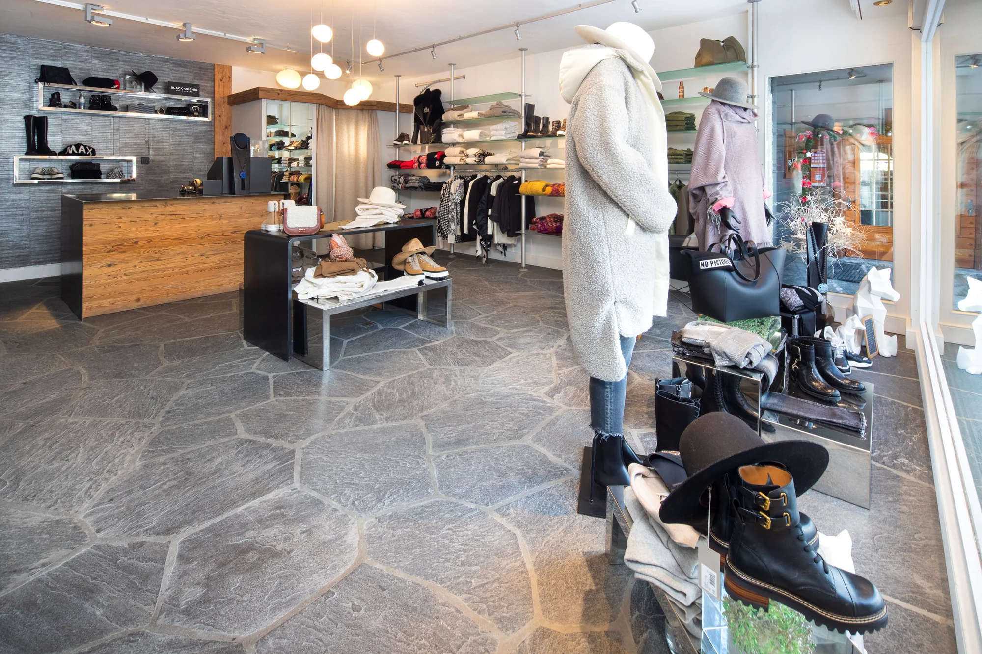 Intérieur de la boutique Depeche Mode Verbier